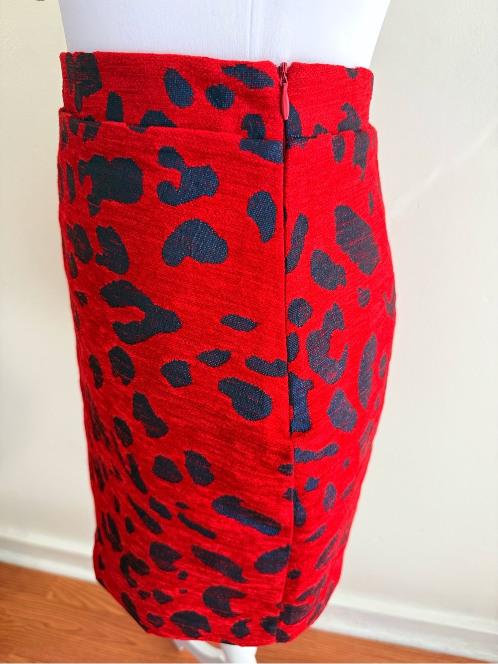 THE ANDAMANE BERTHA RED METALLIC BLUE LEOPARD PRINT MINI SKIRT - Picture 3 of 15